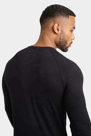 Muscle Fit Long Sleeve T-Shirt in Black - TAILORED ATHLETE - ROW