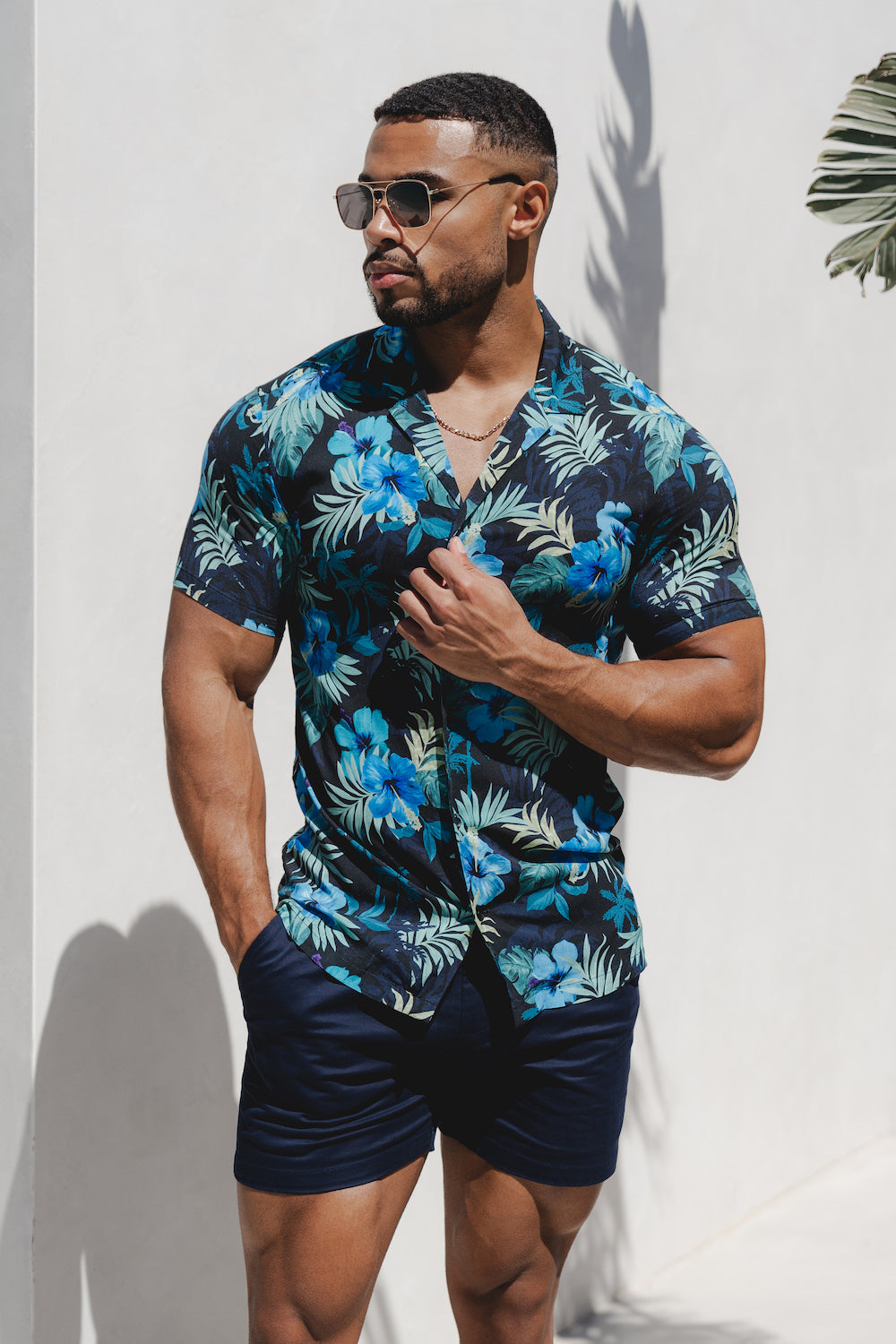 Printed Shirt in Navy Tropical Palms - TAILORED ATHLETE - ROW