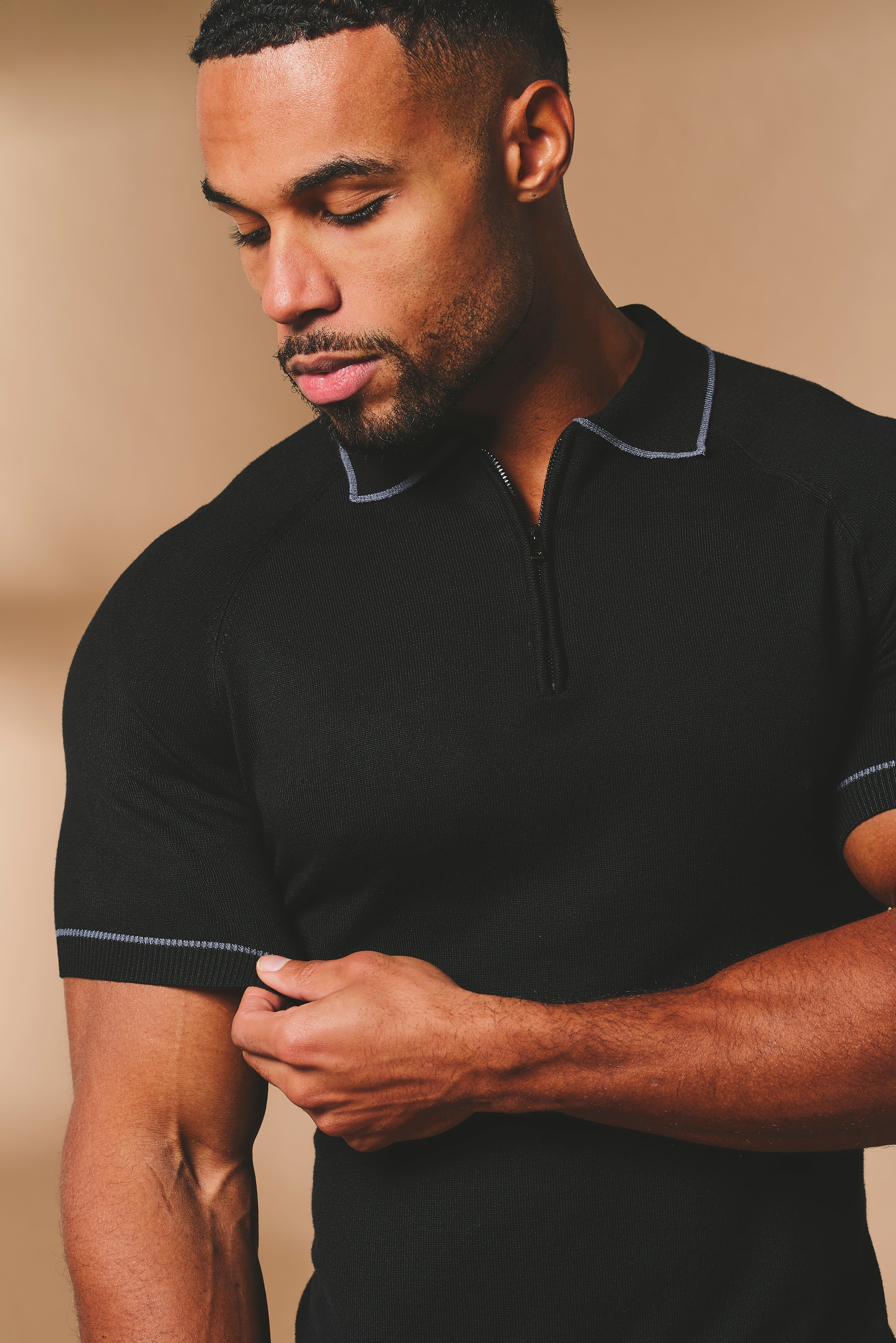 Tipped Knitted Zip Neck Polo Shirt in Black