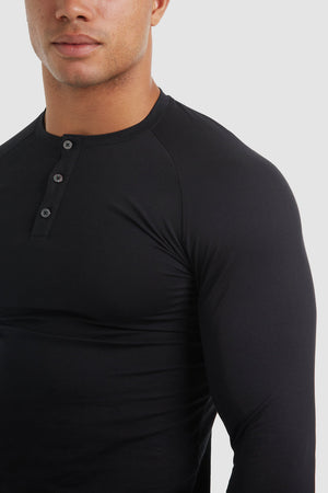 Long Sleeve Everyday Henley T-Shirt in Black - TAILORED ATHLETE - ROW