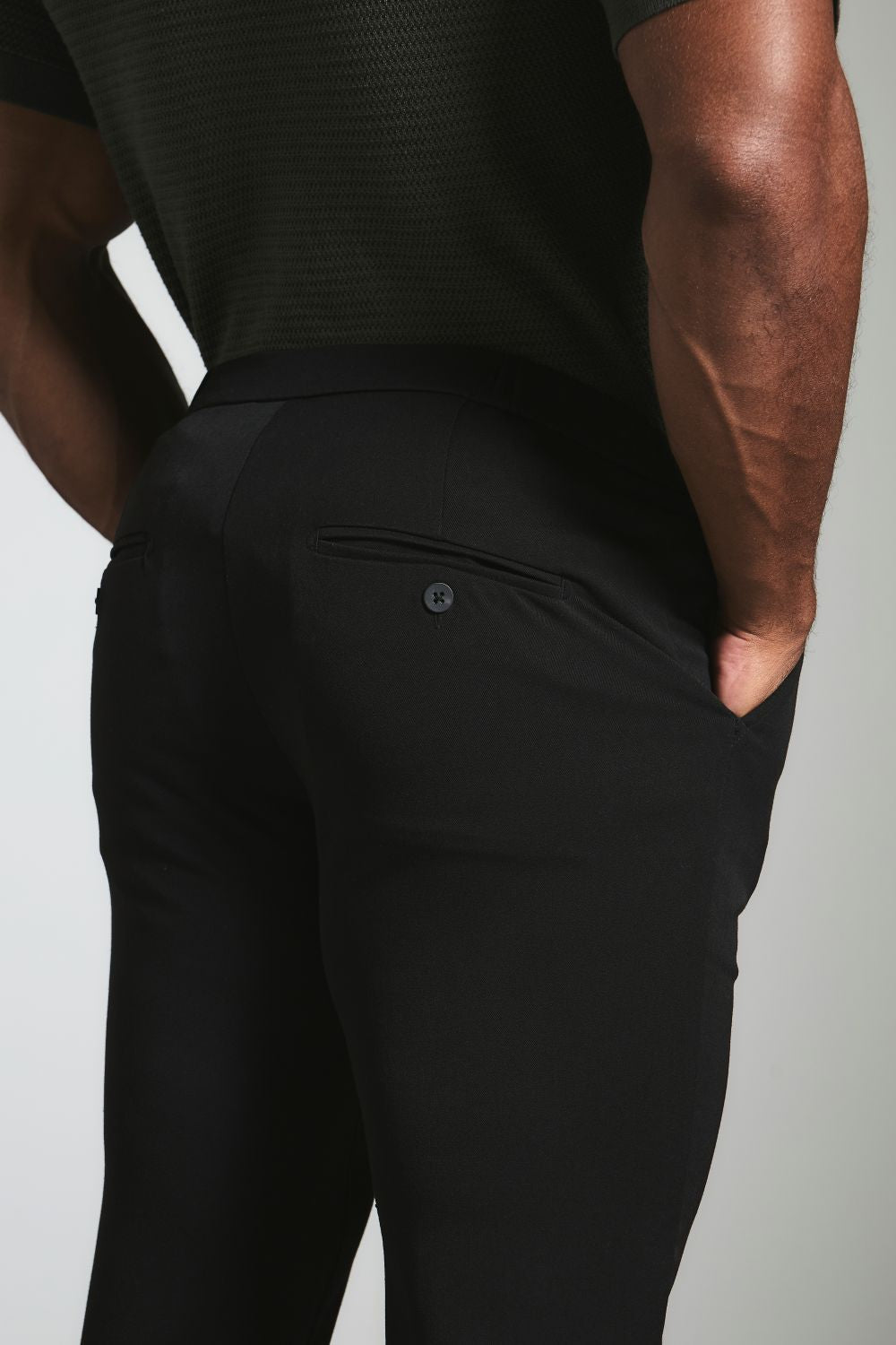 365 Muscle Fit Trouser in Black
