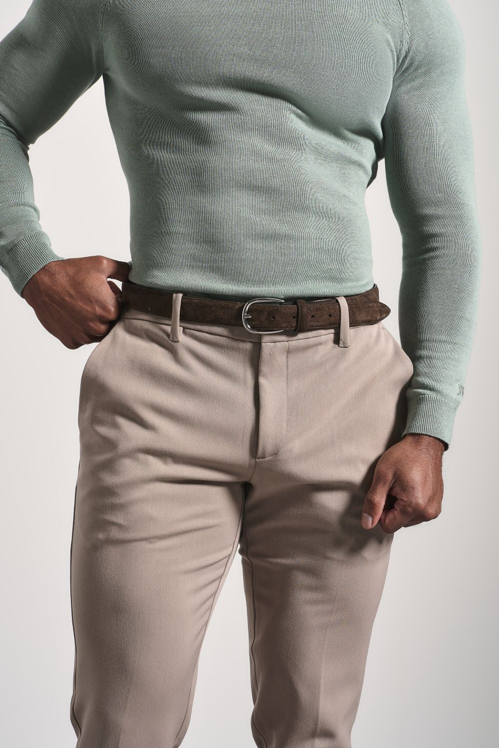 Muscle Fit Essential Trouser in Dark Stone