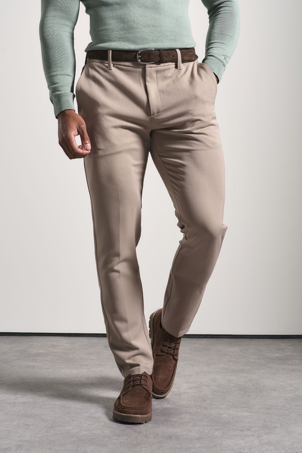 Muscle Fit Essential Trouser in Dark Stone