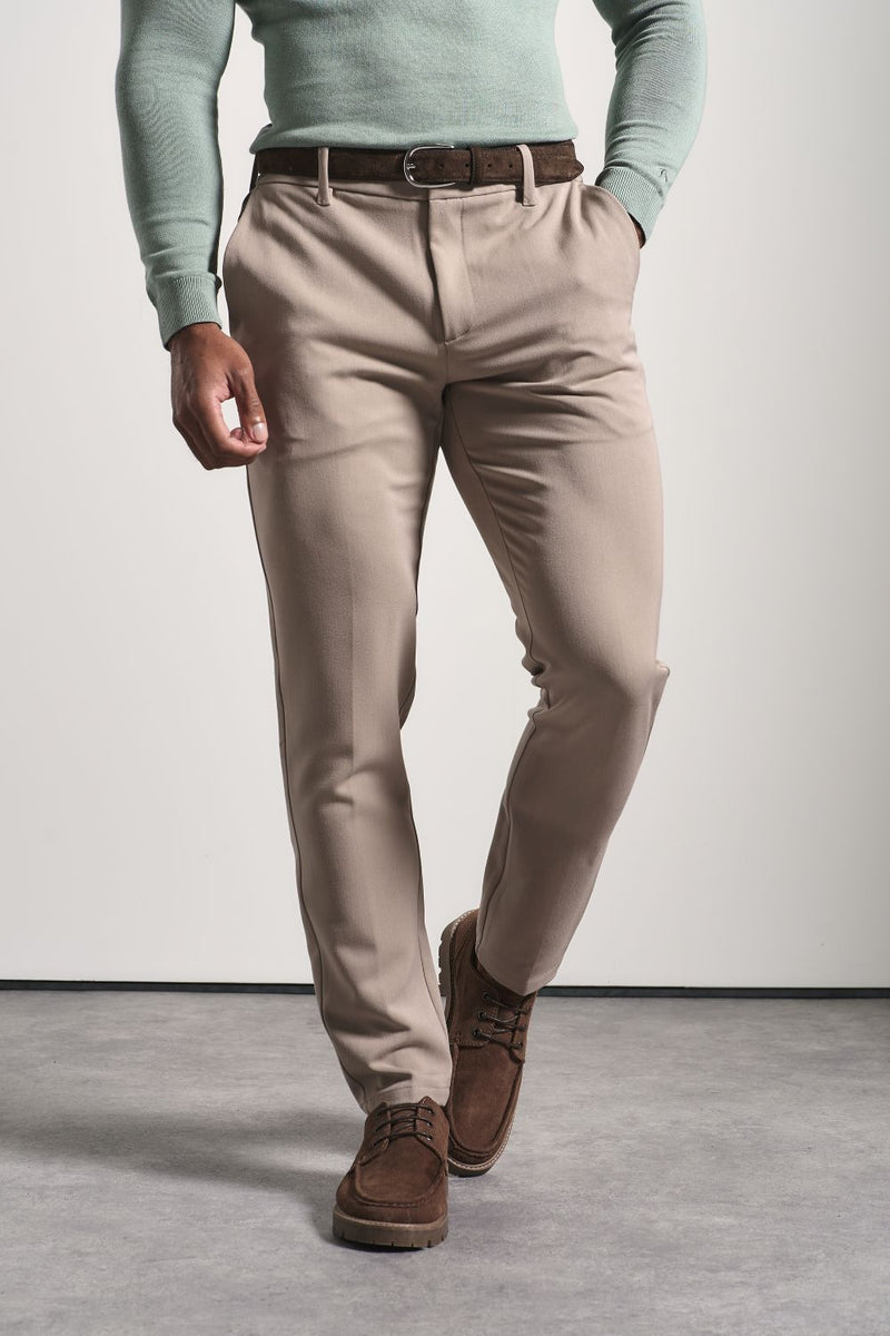 Muscle Fit Essential Trouser in Dark Stone