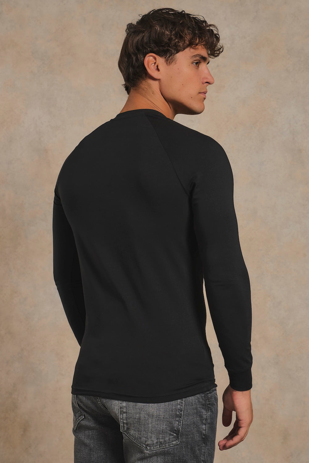 Muscle Fit Signature Long Sleeve T-Shirt in Black