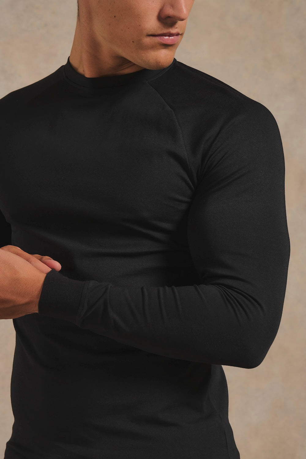 Muscle Fit Signature Long Sleeve T-Shirt in Black