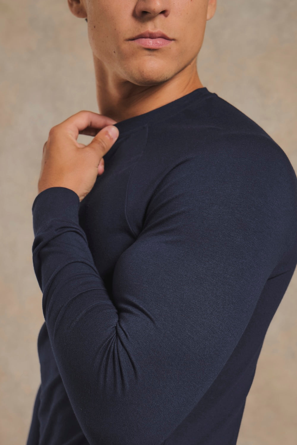 Muscle Fit Signature Long Sleeve T-Shirt in Navy