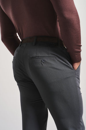 Muscle Fit Essential Trouser in Graphite