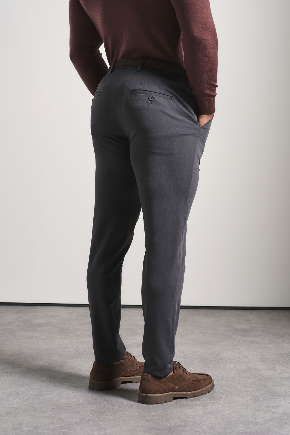 Muscle Fit Essential Trouser in Graphite