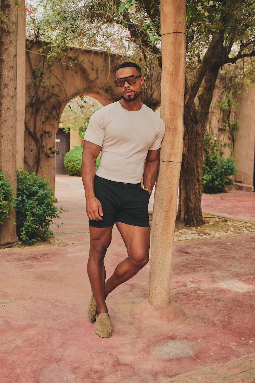 Muscle Fit Stretch Chino Shorts - Shorter Length in Black