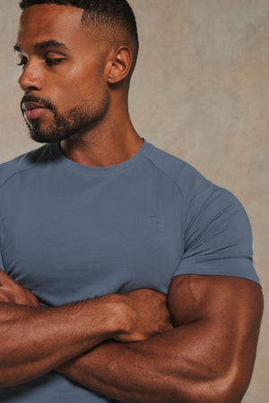 Muscle Fit T-Shirt in Airforce