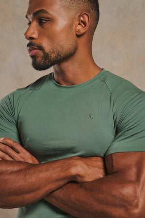 Muscle Fit T-Shirt in Kale
