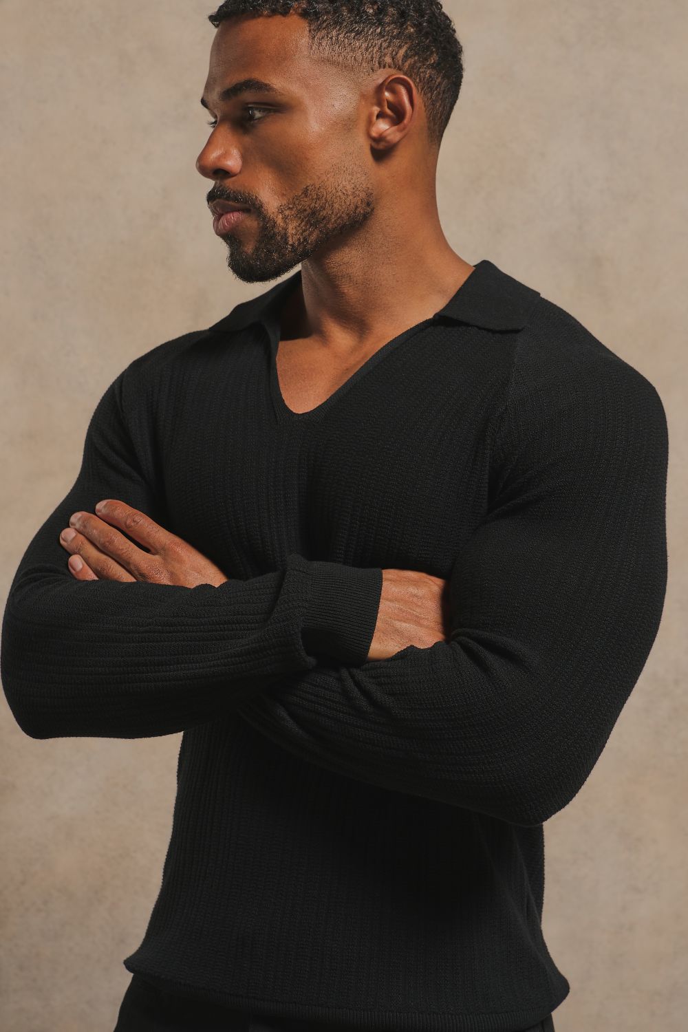 Textured Knitted V-Neck Open Collar Polo Shirt in Black