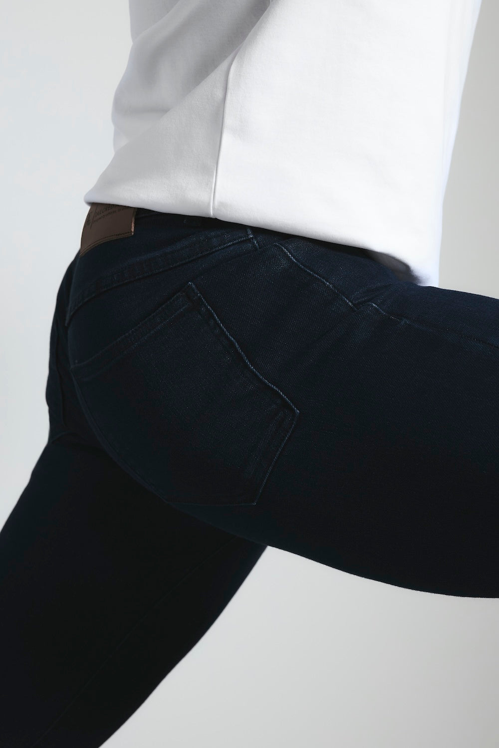 Muscle Fit Jeans in Indigo