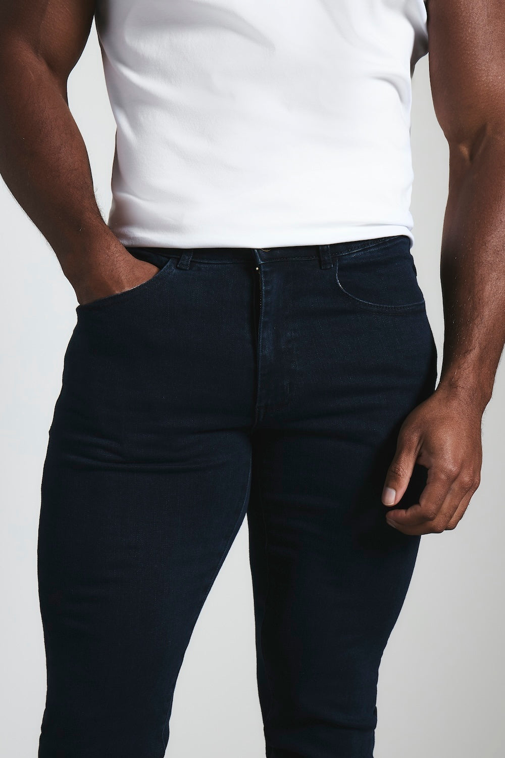 Muscle Fit Jeans in Indigo