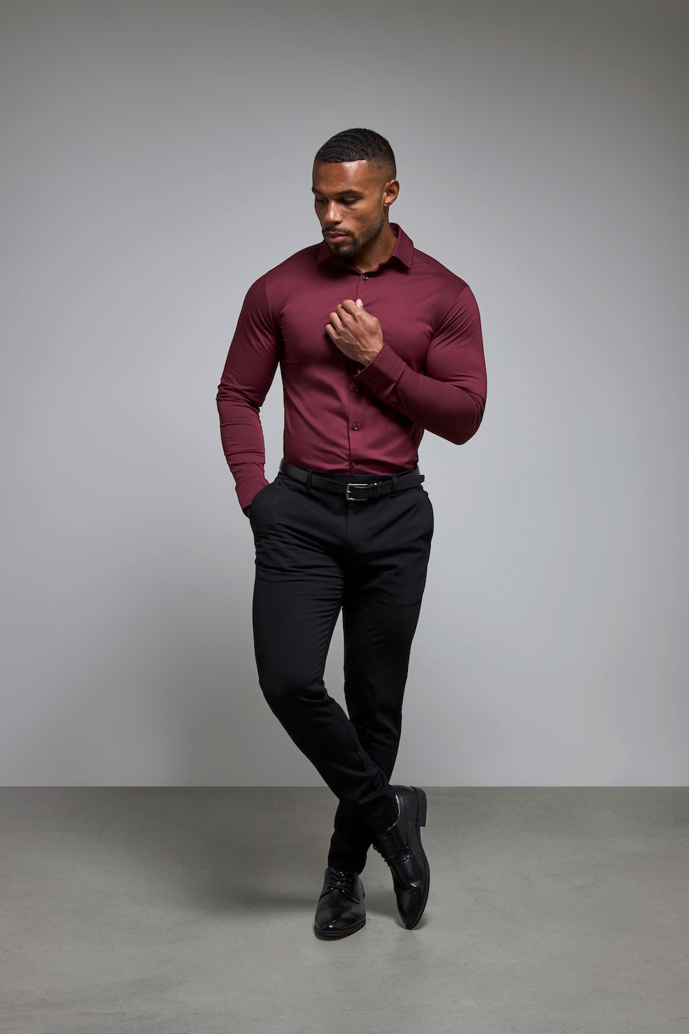 Muscle Fit Dress Shirt in Burgundy