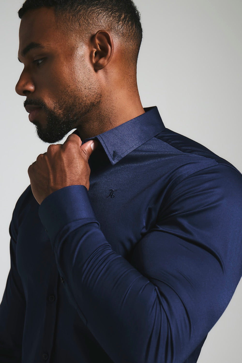 Muscle Fit Signature Shirt 2.0 in French Navy