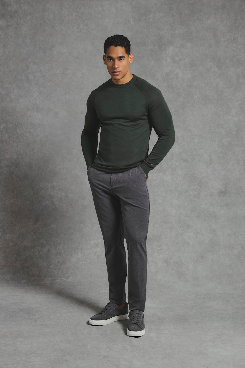 Extra Fine Merino Wool Crew Neck Jumper in Dark Evergreen