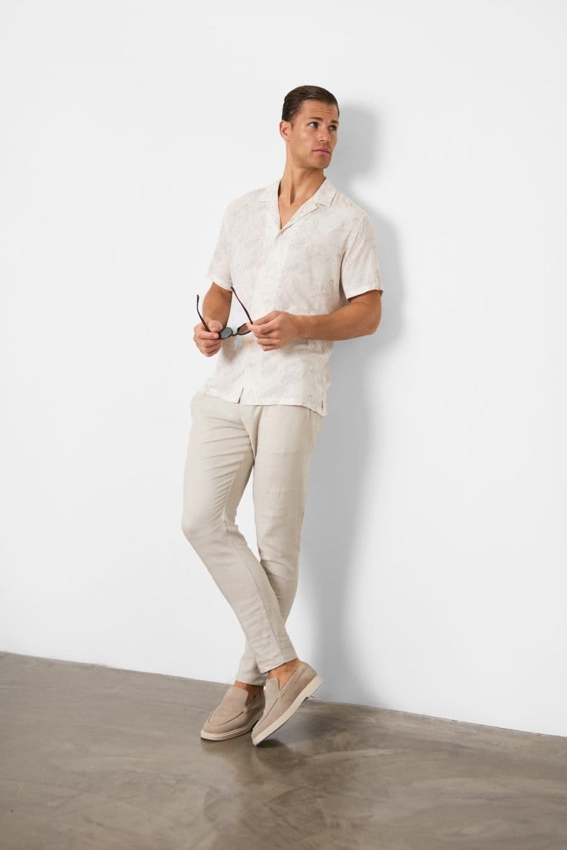 Printed Shirt in Stone Faded Tropical Leaves - TAILORED ATHLETE - ROW