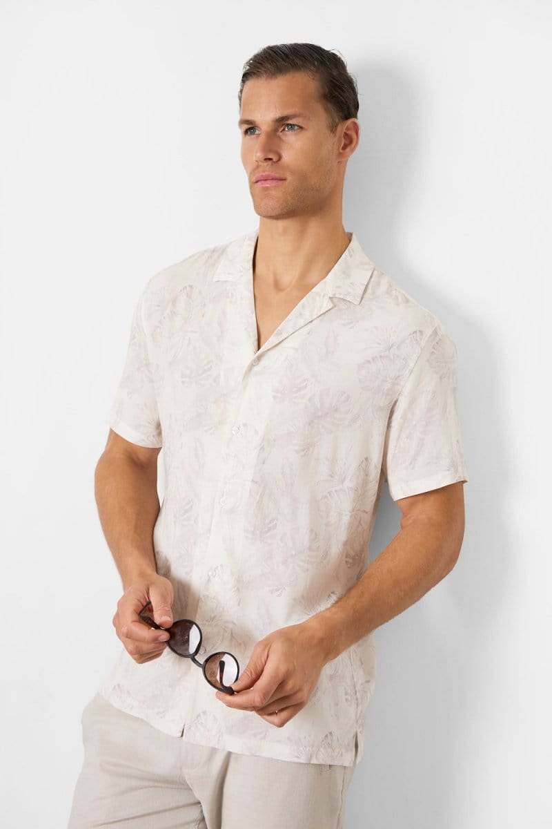 Printed Shirt in Stone Faded Tropical Leaves - TAILORED ATHLETE - ROW