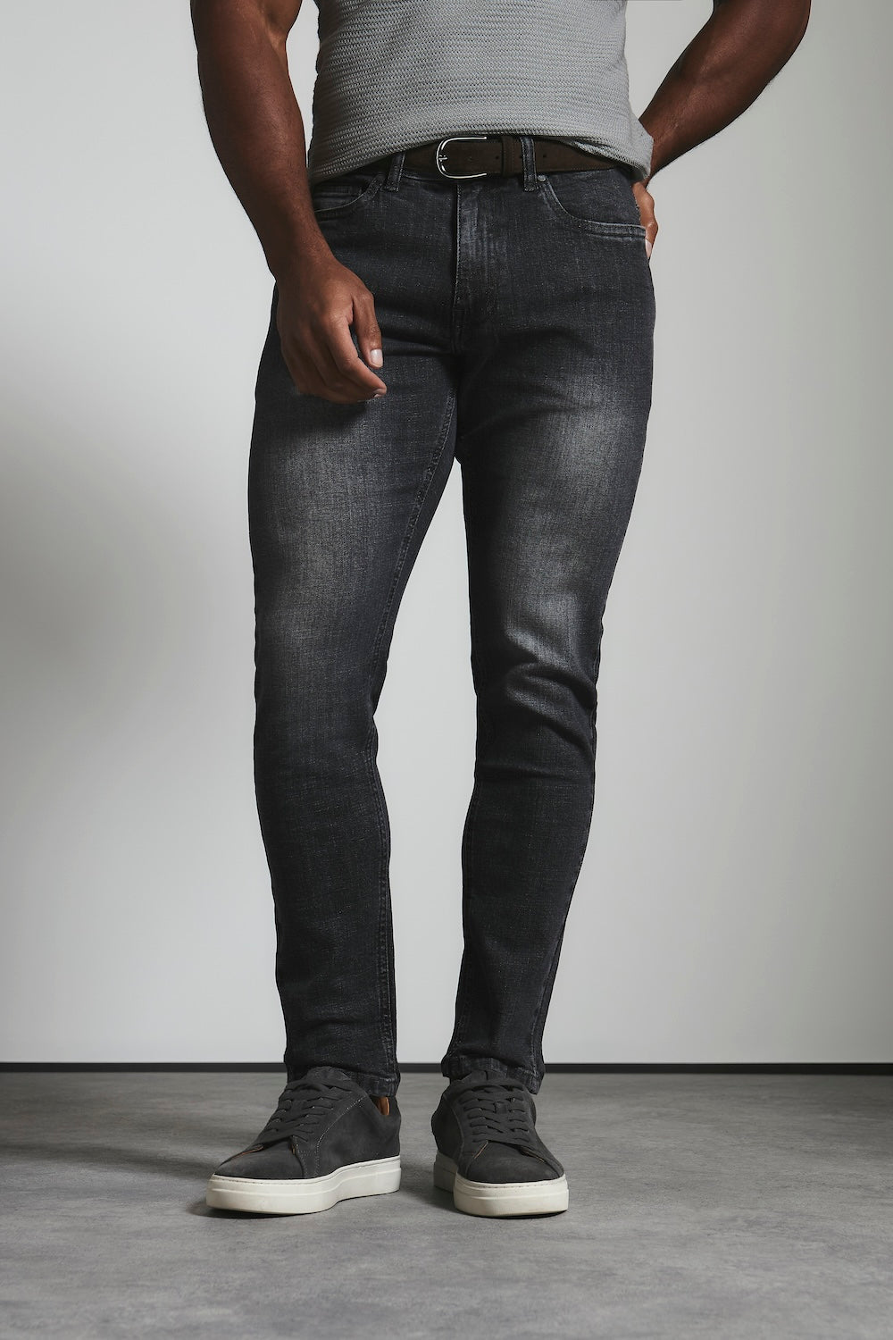 Muscle Fit Stretch Jeans in Grey