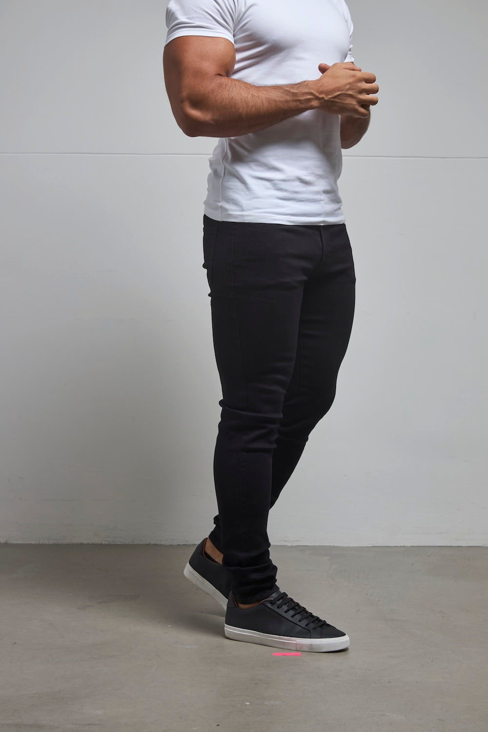 Muscle Fit Jeans in Black