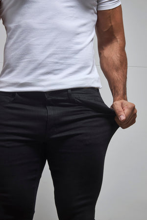 Muscle Fit Jeans in Black