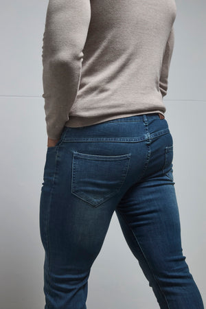 Muscle Fit Jeans in Mid Blue