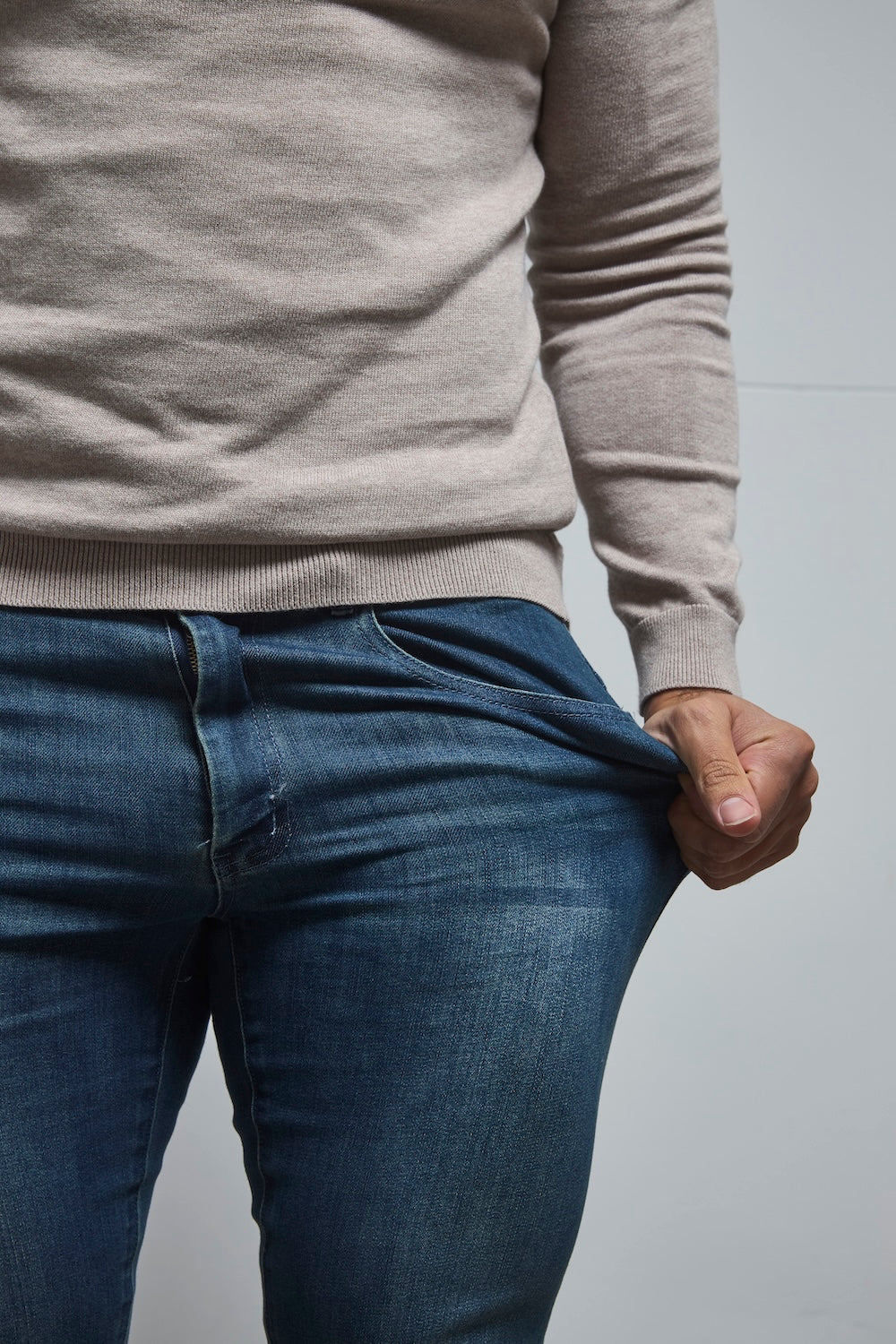 Muscle Fit Jeans in Mid Blue