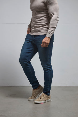 Muscle Fit Jeans in Mid Blue