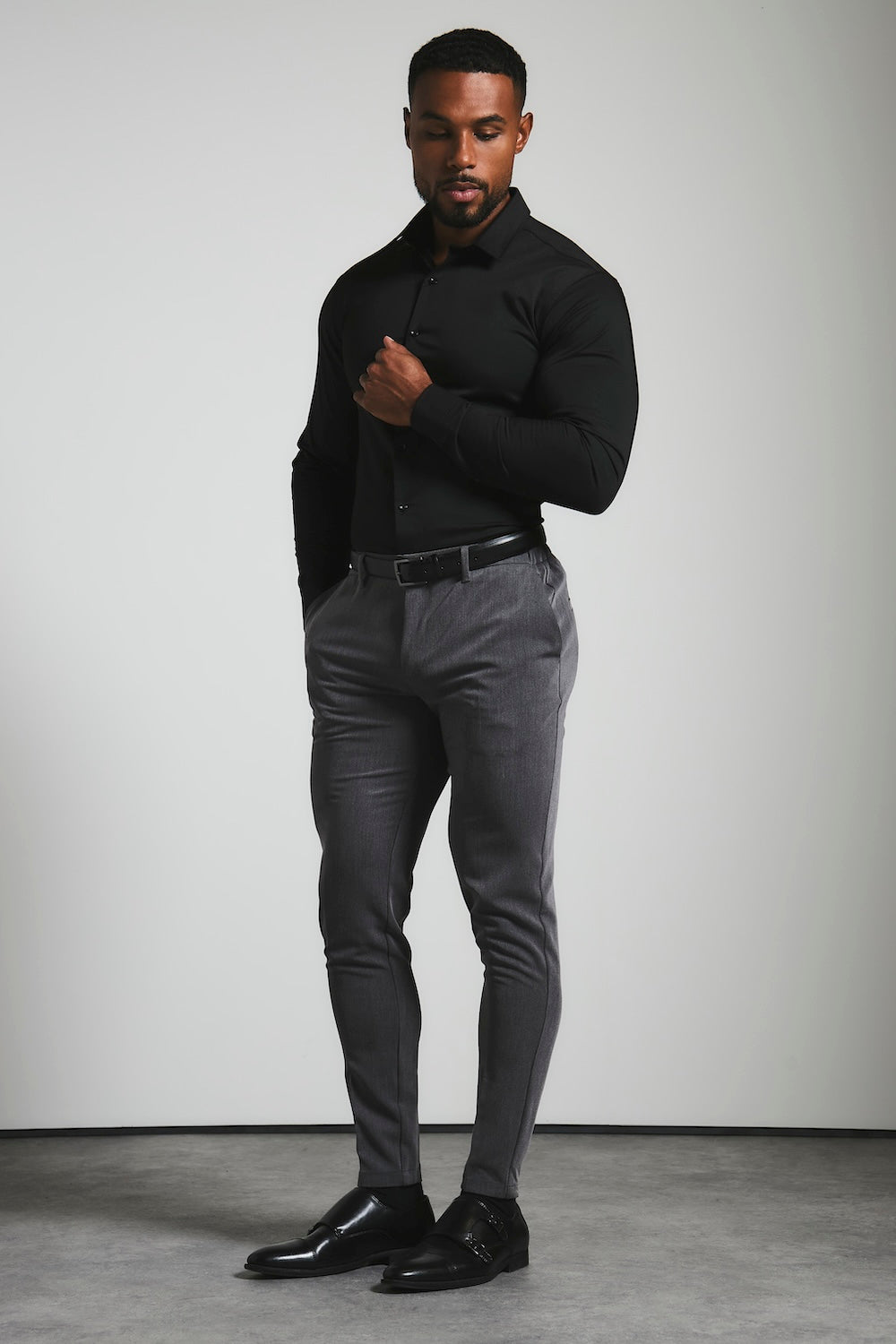 Muscle Fit Dress Shirt in Black