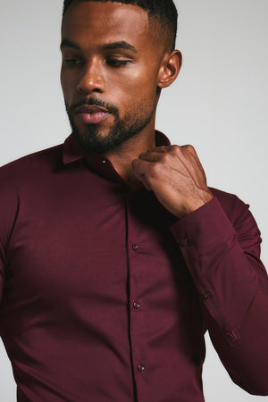 Muscle Fit Dress Shirt in Burgundy