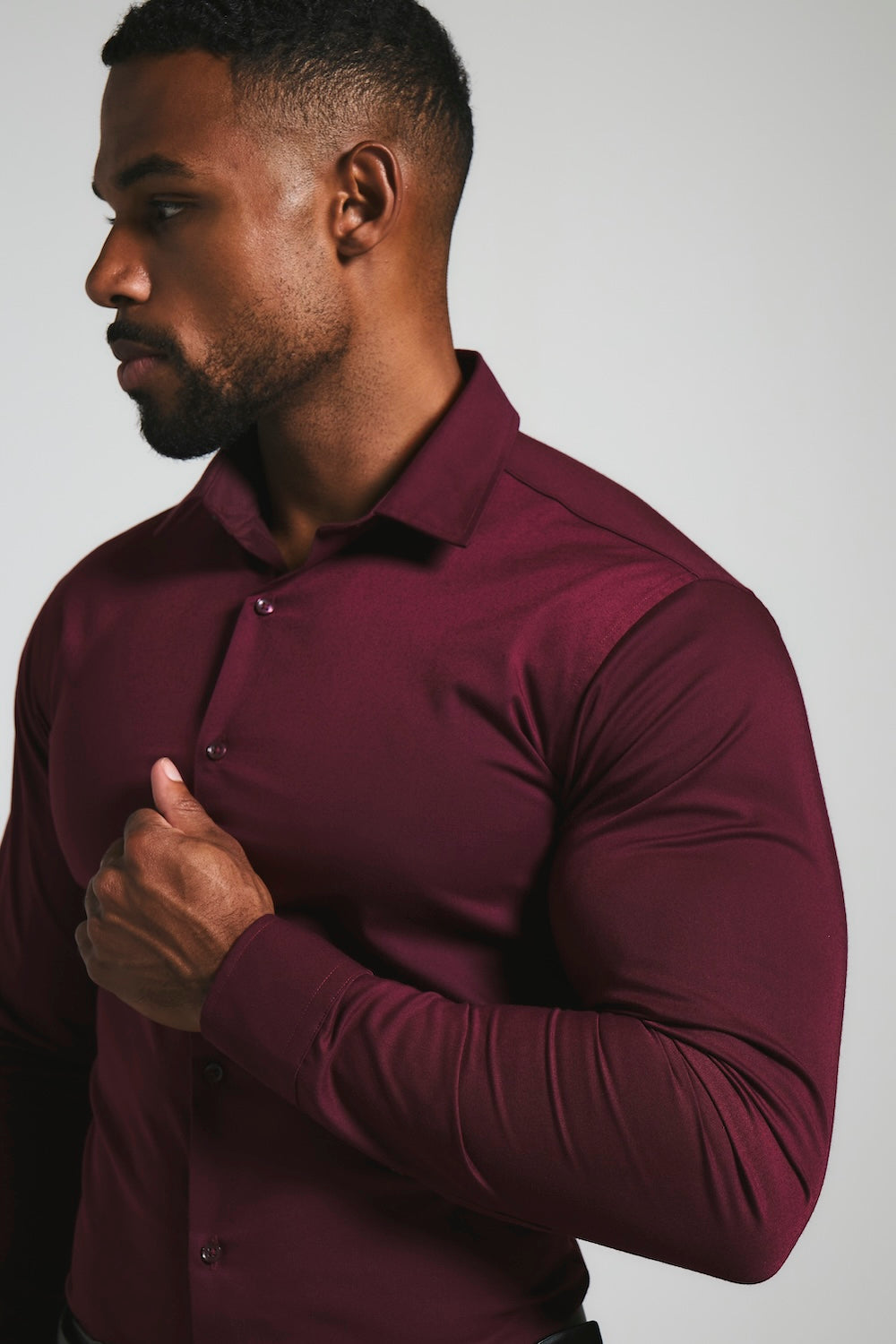 Muscle Fit Dress Shirt in Burgundy