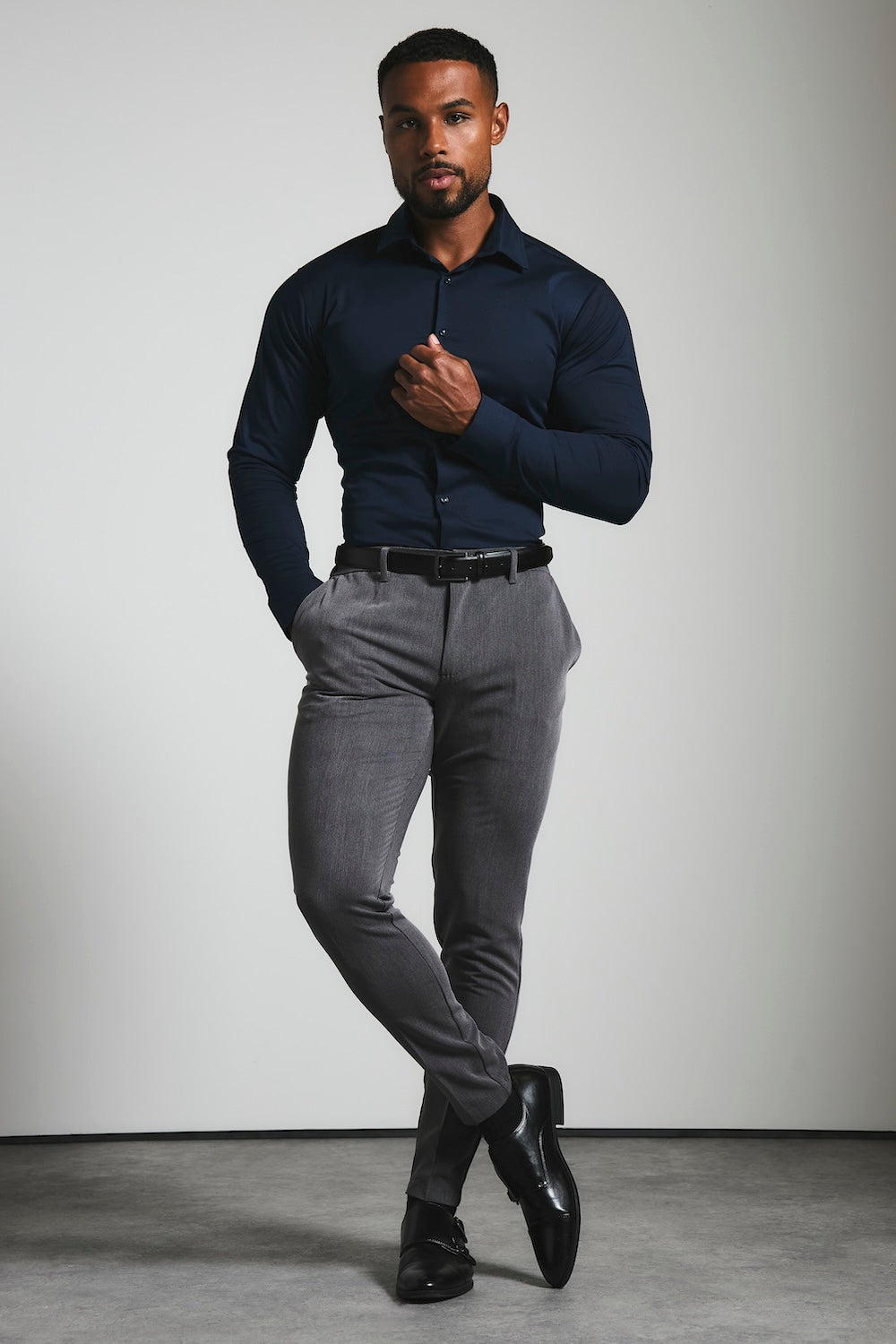Muscle Fit Dress Shirt in Navy Blue