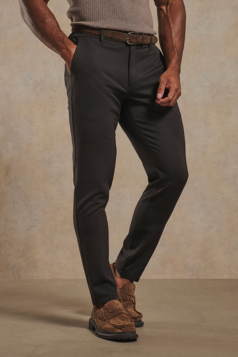 Muscle Fit Essential Trouser in Dark Chocolate
