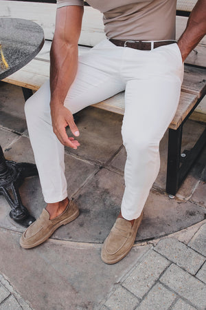 Muscle Fit Cotton Stretch Chino Trouser in Chalk