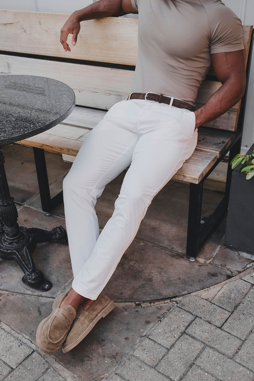 Muscle Fit Cotton Stretch Chino Trouser in Chalk