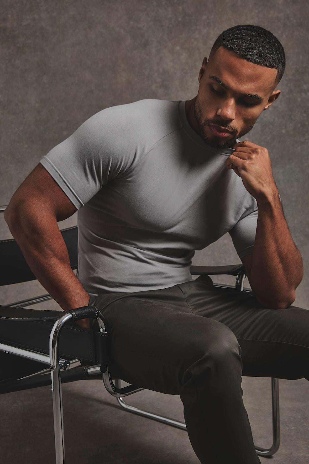 Muscle Fit Crew Neck T-Shirt in Grey