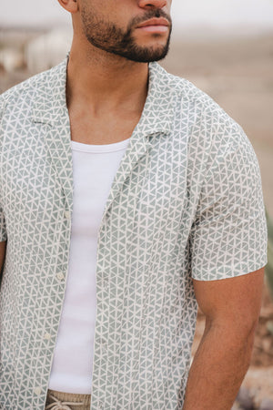 Printed Shirt in Soft Sage/White Doodle Geo - TAILORED ATHLETE - ROW