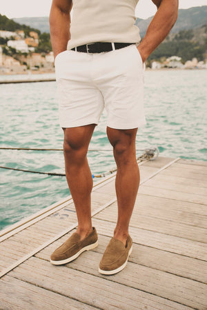 Muscle Fit Chino Shorts in Chalk