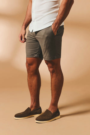 Muscle Fit Stretch Chino Shorts in Mocha