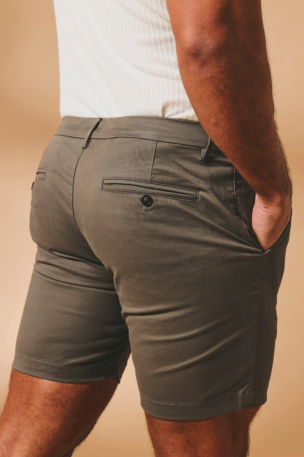 Muscle Fit Stretch Chino Shorts in Mocha