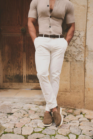 Muscle Fit Cotton Stretch Chino Trouser in Chalk