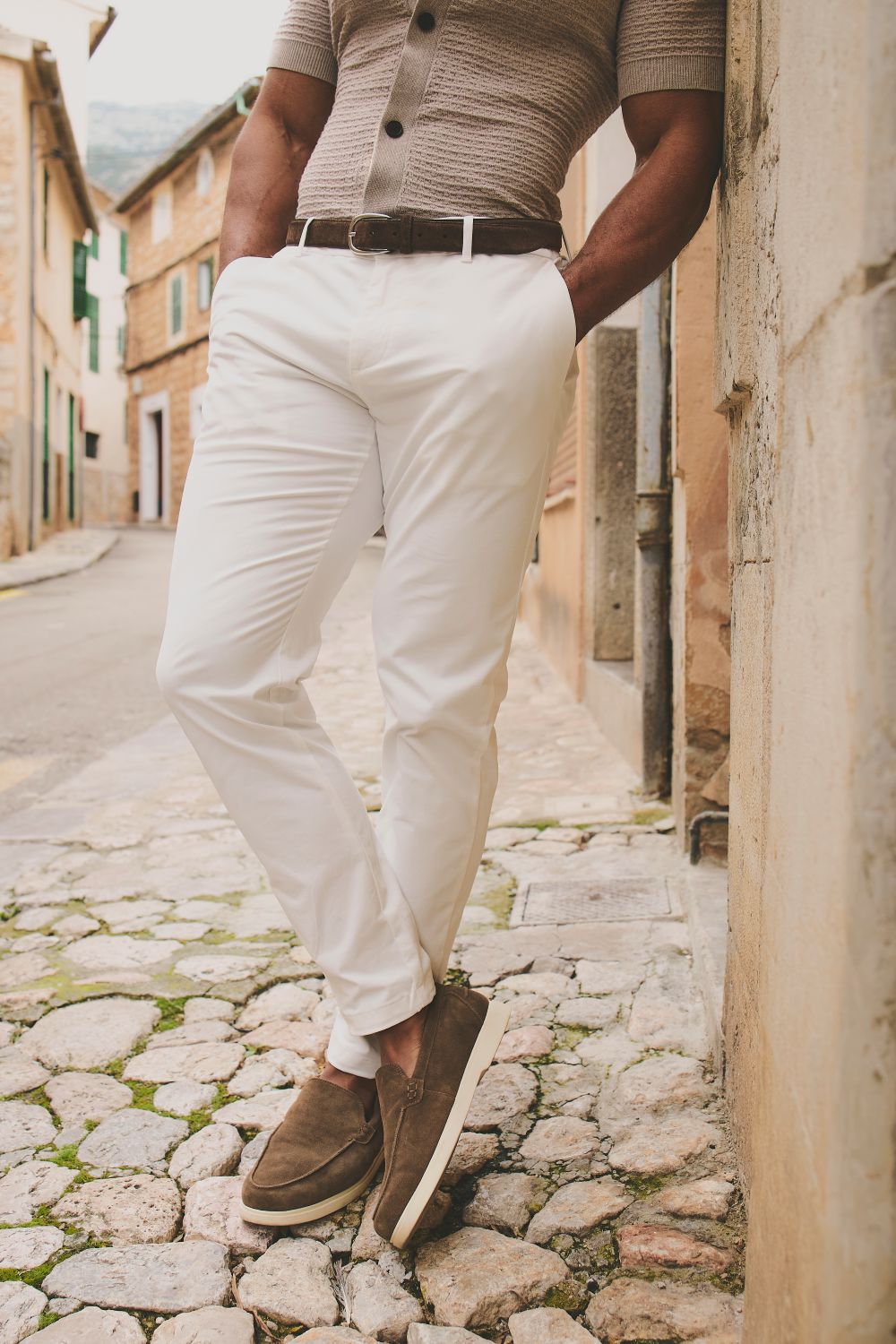 Muscle Fit Cotton Stretch Chino Trouser in Chalk