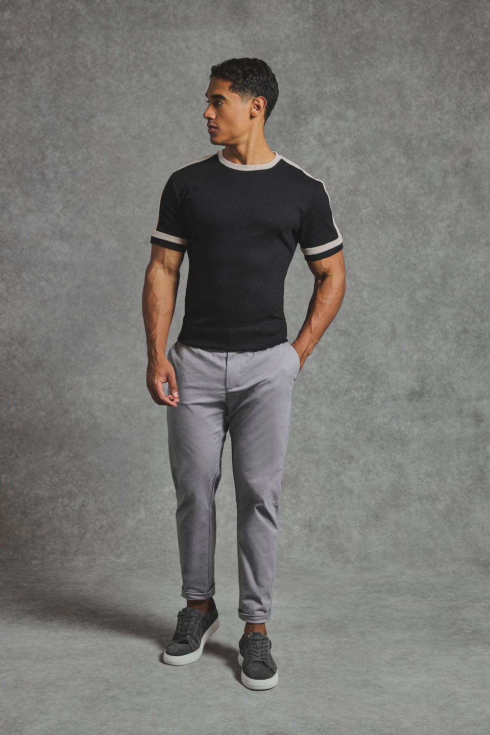 Muscle Fit Cotton Stretch Chino Trouser in Pale Grey