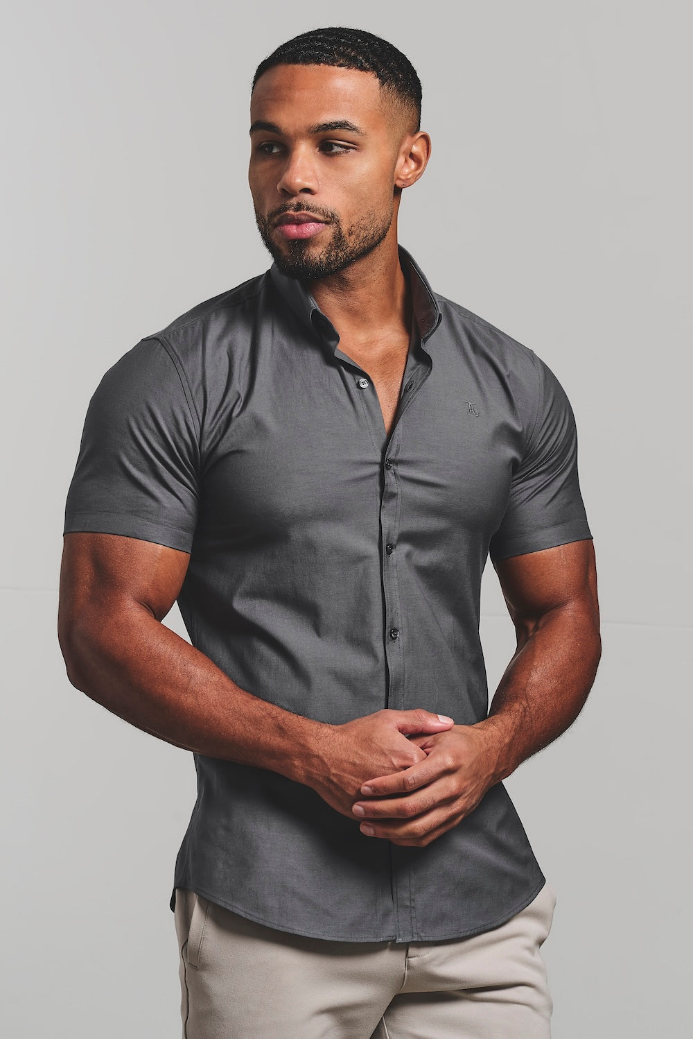 Muscle Fit Short Sleeve Signature Shirt in Grey