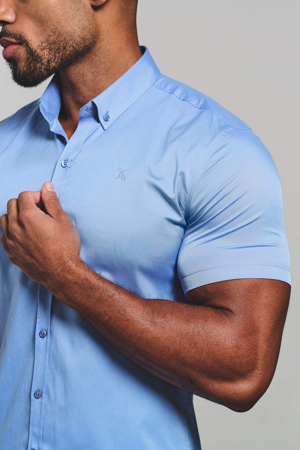 Muscle Fit Short Sleeve Signature Shirt in Mid Blue