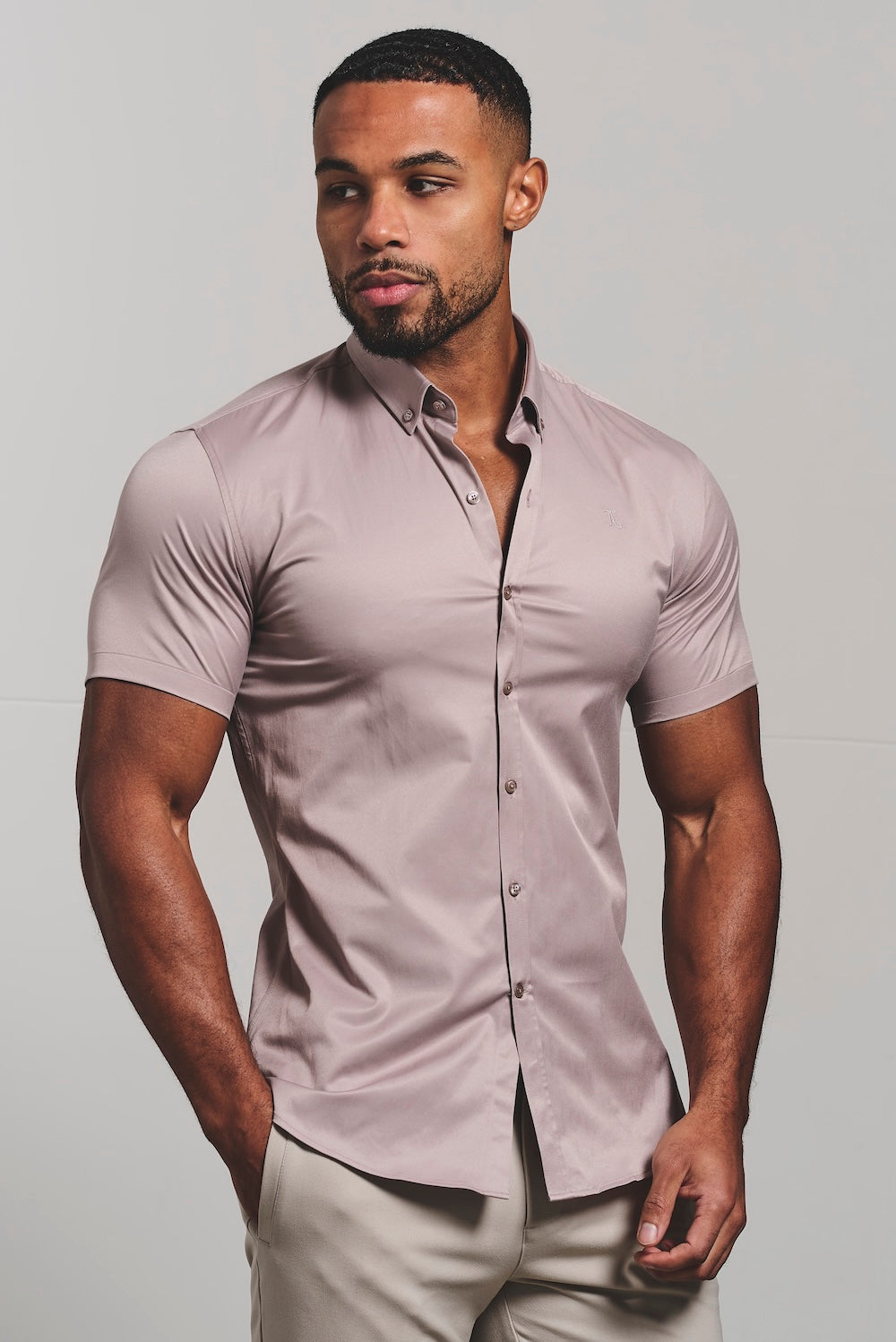 Muscle Fit Short Sleeve Signature Shirt in Truffle