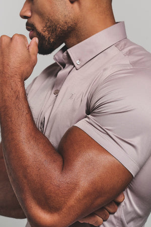 Muscle Fit Short Sleeve Signature Shirt in Truffle
