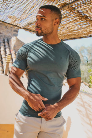 Muscle Fit T-Shirt in Dark Marine